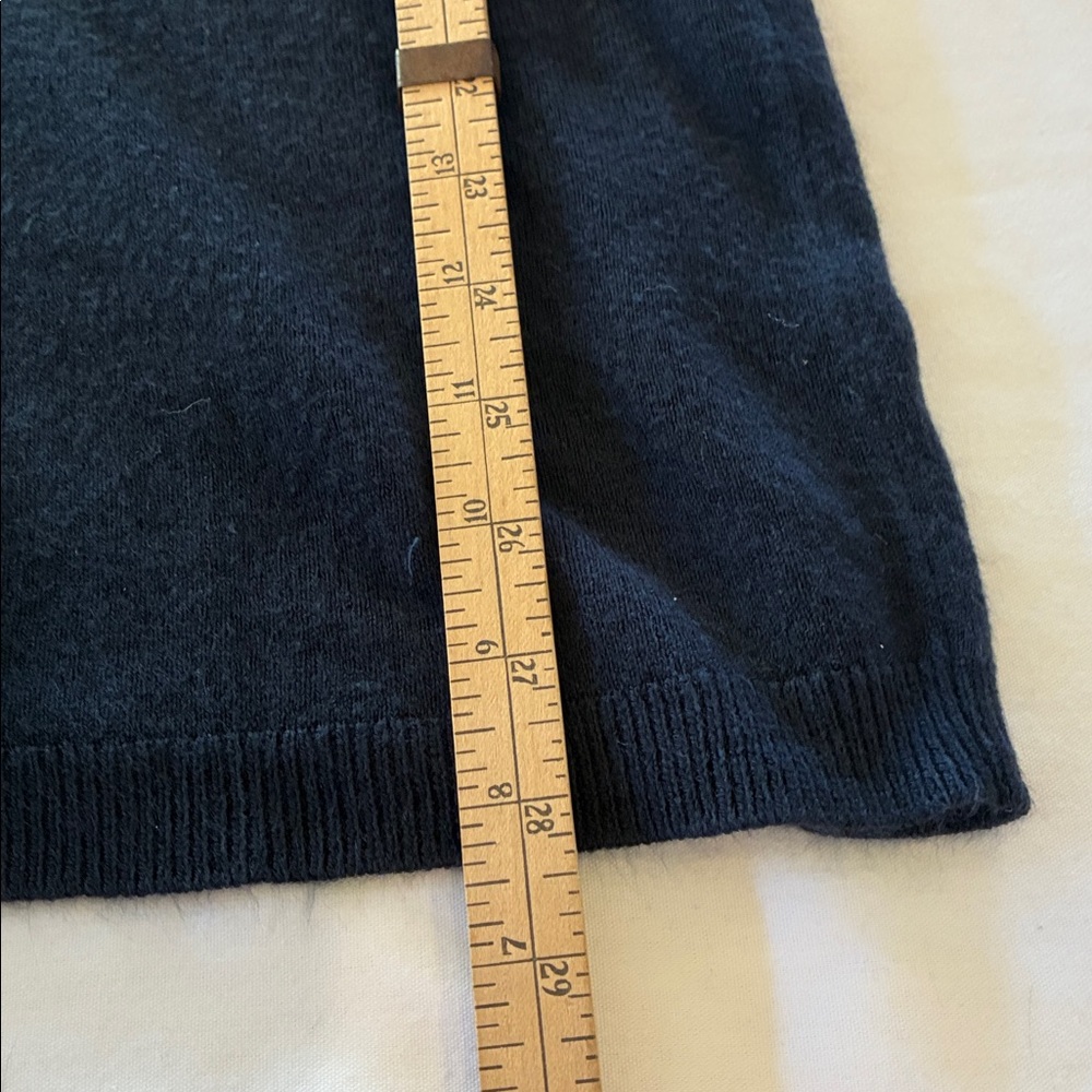 Croft & Barrow Sweater Women's Small NAVY Blue VNeck Sweater Super Soft and Knit - Picture 8 of 8